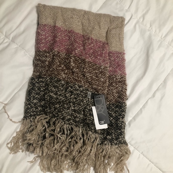 Nordstrom D&Y Warm Wrap Scarf - Picture 2 of 4
